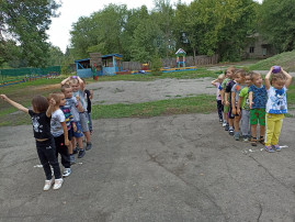 В старше-подготовительной группе прошло спортивное развлечение «Весëлые старты» В старше-подготовительной группе прошло спортивное развлечение «Весëлые старты».