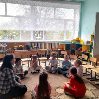Педагог-психолог провела занятие на сплочение коллектива "Дружные ребята" Педагог-психолог провела занятие на сплочение коллектива "Дружные ребята".