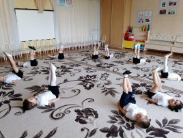 В средней группе №1 воспитатель организовала спортивное развлечение В средней группе №1 воспитатель организовала спортивное развлечение.
