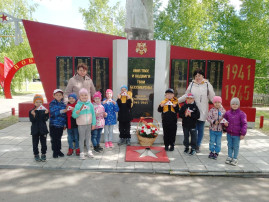 Дошкольники совершили экскурсии к памятнику Дошкольники совершили экскурсии к памятнику.
