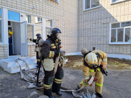 В детском саду проведели пожарные учения В детском саду проведели пожарные учения.
